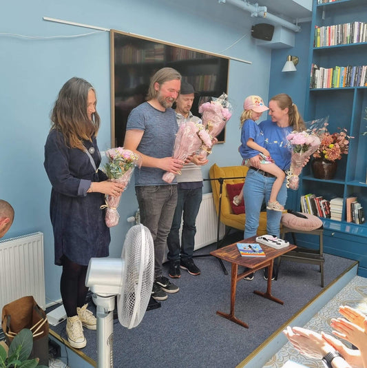 Anja Storvand, Thomas Selvaag Moss, Alex Molkom aka Jester og Silje Eckermann på lansering av barneboka Regnbue på Norli Universitetsgata